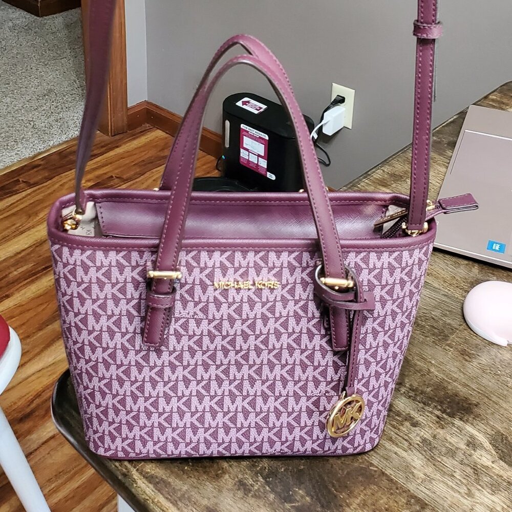 MICHAEL KORS MEDIUM SIZE PURPLE HANDBAG